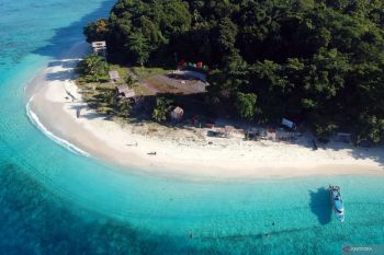 Indonesia issues tsunami warning after 7.4 quake off Philippines