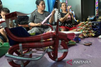 Perajin Terompet Banjir Pesanan Jelang Pergantian Tahun