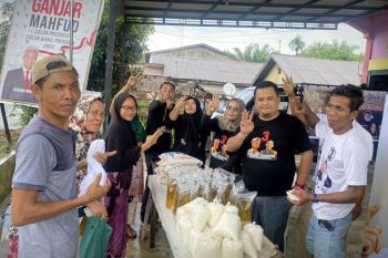 Pasar murah keliling Ganjar-Mahfud disambut antusias warga di Labura