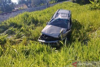 Pengendara Panther tertabrak kereta di perlintasan Sungai Binjai OKU Timur