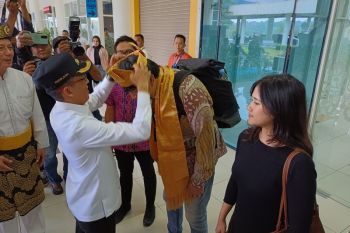 Pemkot Tanjungpinang sambut kedatangan wisnus perdana di bandara RHF