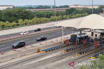 Polisi rekayasa lawan arus di Tol Jakarta-Cikampek