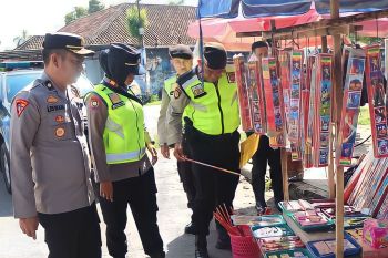 Polres OKU sita ribuan petasan