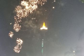 Ribuan ribu warga kunjungi Monas saat perayaan Tahun Baru 2024