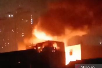 Sebanyak 100 orang menerima dampak kebakaran di Taman Sari Jakbar