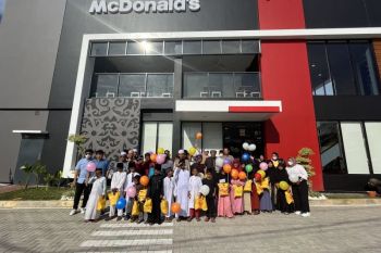 McDonalds Bontang awali bisnis pada tahun baru undang para yatim-piatu