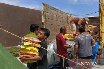 RAPP serahkan bantuan paket bahan pokok kepada 835 KK warga Pelalawan terdampak banjir