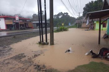 70 rumah di Agam Sumbar terendam banjir
