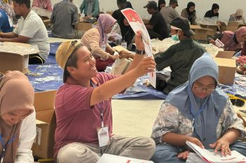 KPU Parigi Moutong mulai lipat surat suara DPD RI dan DPRD kabupaten