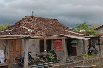 Sebanyak 93 rumah di Gunungkidul rusak akibat angin kencang