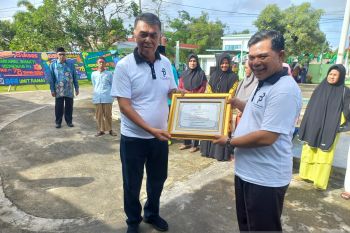 Bupati Natuna terima penghargaan sebagai motivator memakmurkan masjid dari Kementerian Agama Kepri