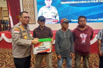 Polda Kepri berikan sebanyak 500 paket sembako dan layanan kesehatan gratis