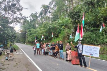Remaja masjid di Agam galang dana puluhan juta bagi warga Palestina