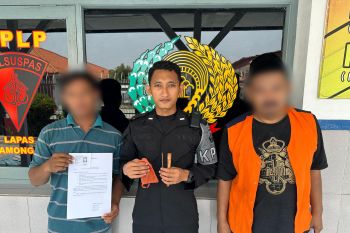 Petugas tangkap pengunjung selundupkan senjata tajam ke Lapas Lamongan