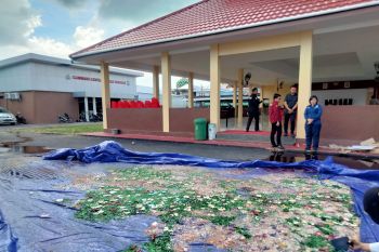 Ratusan Botol Minuman Keras Hasil Operasi Lilin Dimusnahkan