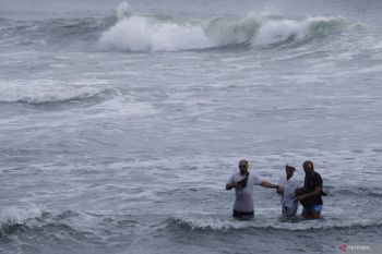 Waspada gelombang hingga 5 meter di perairan selatan Bali
