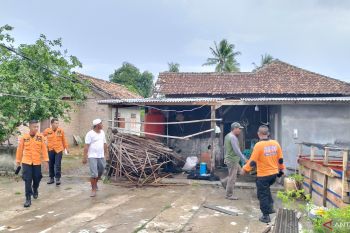 10 rumah rusak akibat angin puting beliung di Lampung Selatan
