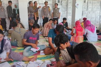 KPU OKU Timur mulai lipat 2.549.115 surat suara Pemilu 2024