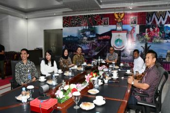 Pos Indonesia Mamuju salurkan alat masak gratis tahap kedua di Sulbar