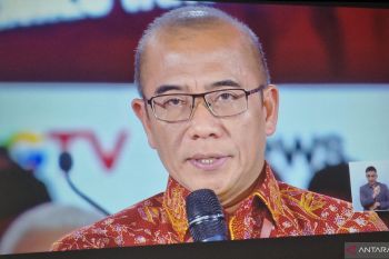 KPU RI jelaskan posisi Ganjar berada di tengah saat debat ketiga Pilpres 2024