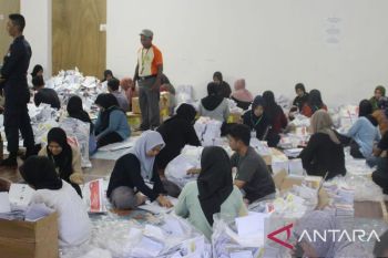 KPU Tarakan Mulai Melipat Surat Suara Pemilu