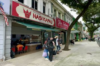 Menikmati nasi kapau di jantung kota Kuala Lumpur