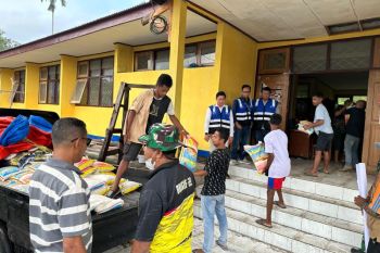 Pelni Larantuka salurkan bantuan bagi korban erupsi Gunung Lewotobi