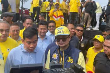 Jerry Sambuaga dampingi Gibran dan Airlangga di senam gemoy