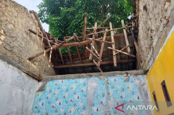 Angin puting beliung dan longsor landa beberapa kecamatan