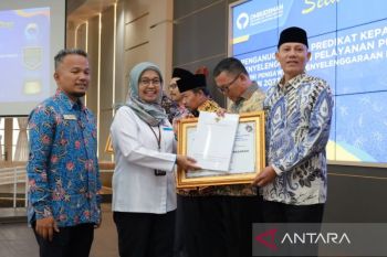 Pemkab Pasaman terima penghargaan tertinggi dari Ombudsman RI