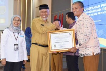 Pariaman terima penghargaan Anugerah Predikat Kepatuhan Standar Pelayanan Publik