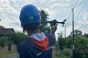 PLN menggunakan teknologi drone untuk inspeksi jaringan