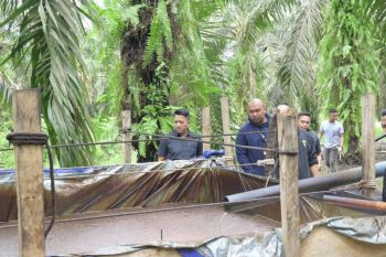 Masih nekad  ngebor minyak ilegal, tiga warga Jambi berurusan ke kantor polisi