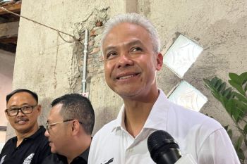 Capres Ganjar Pranowo dukung Prabowo percepat pembangunan "giant sea wall" di Jawa