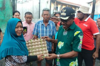 Pemkot Jayapura serahkan bantuan korban kebakaran Youtefa Abepura