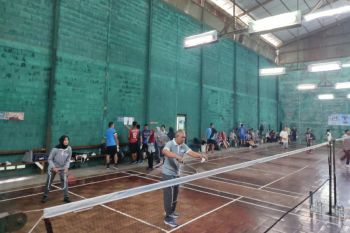 Peringati HUT Ke-74 Imigrasi, Kemenkumham Jateng gelar "funminton"