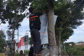 Bawaslu Jember Jatim tertibkan kembali APK melanggar