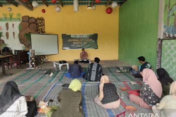 LTN NU Bondowoso didik santri belajar menulis