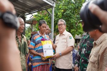 Pj Bupati Muara Enim bantu korban banjir