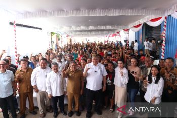 Airlangga Hartarto dengar curahan hati warga Labuan Bajo