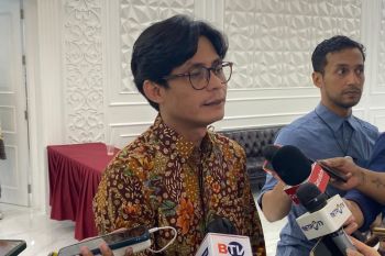 Didebat keempat, "LO" paslon diberi "HT"