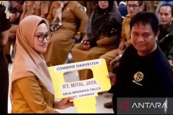Bupati Luwu Utara serahkan 526 alsintan kepada 92 kelompok tani