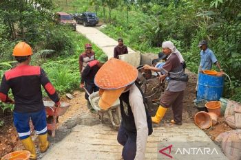 Semen Padang bantu betonisasi Jalan Gaduik Ketek Koto Baru, puluhan peladang gelar syukuran