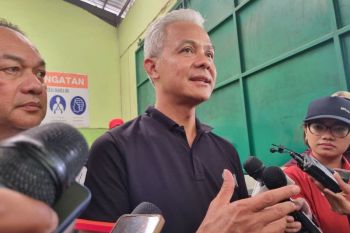Ganjar Pranowo tekankan edukasi masyarakat sikapi politisasi bansos