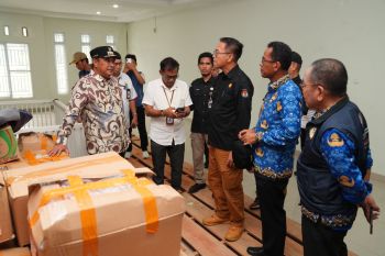 Pj Gubernur Sulsel minta kawal distribusi logistik pemilu dengan baik