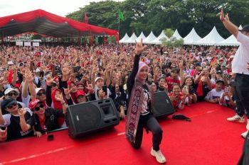 Siti Atikoh: Kalau Anda berjuang, saya juga wajib berjuang