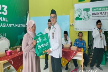 Baznas Kulon Progo menyalurkan bantuan sembako kepada 364 warga KPM