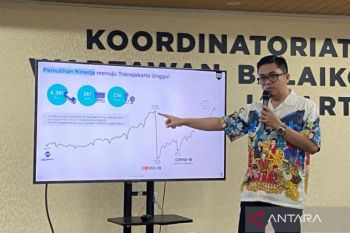 Selama tak kampanye, penumpang berkaus partai boleh naik TransJakarta