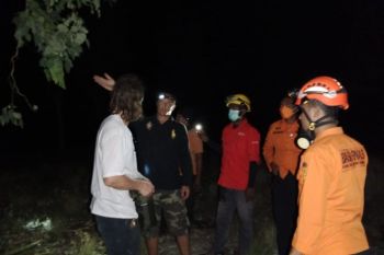 Tim SAR arahkan WNA tak berkemah di zona merah erupsi Lewotobi
