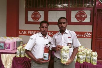 PJ Wali Kota meluncurkan produk kimia industri SMKN 8 Jayapura